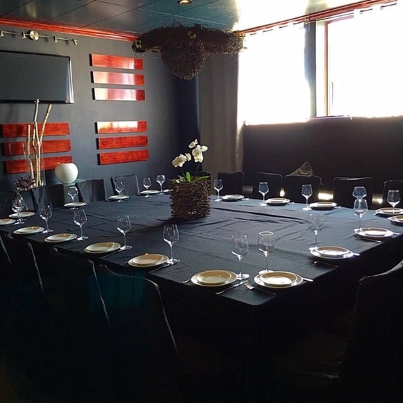 Posh n sip location and very posh room ! - Picture 2 of 2